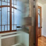 Saurer Glas - Glas im Badezimmer, Altbauwohnung Wien