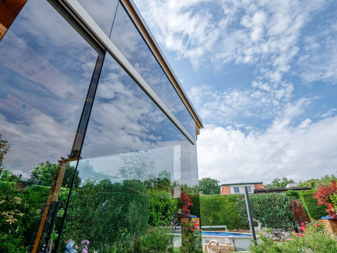 Saurer Glas - Terrassentrennwand mit Sonnenschutzglas, 1100 Wien