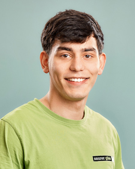 Antonio, Lehrling bei saurer glas